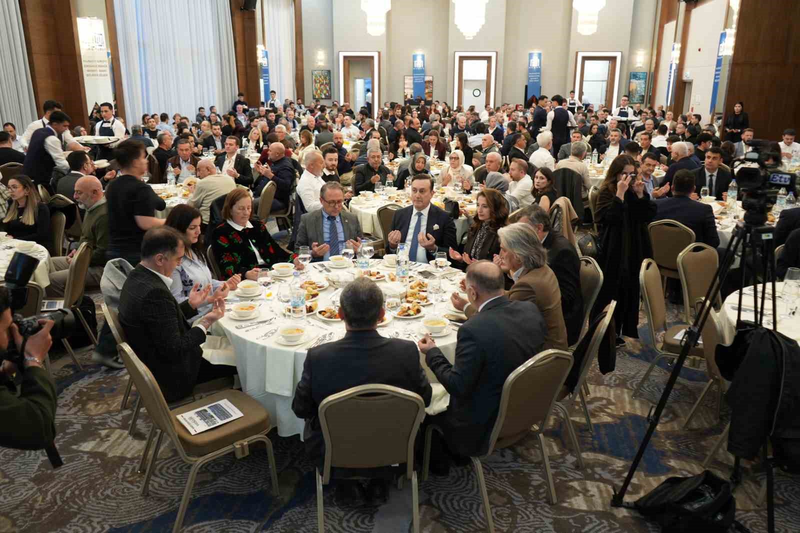 Manisa sanayicisi Muradiye OSB’nin iftarında buluştu
