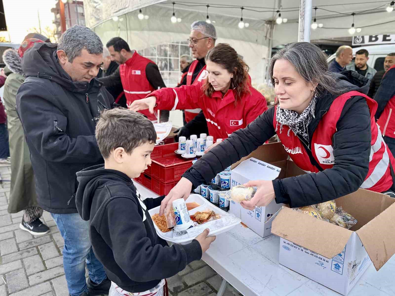 Manisa Türk Kızılay’dan Ramazan’da 85 bin kişilik iftar
