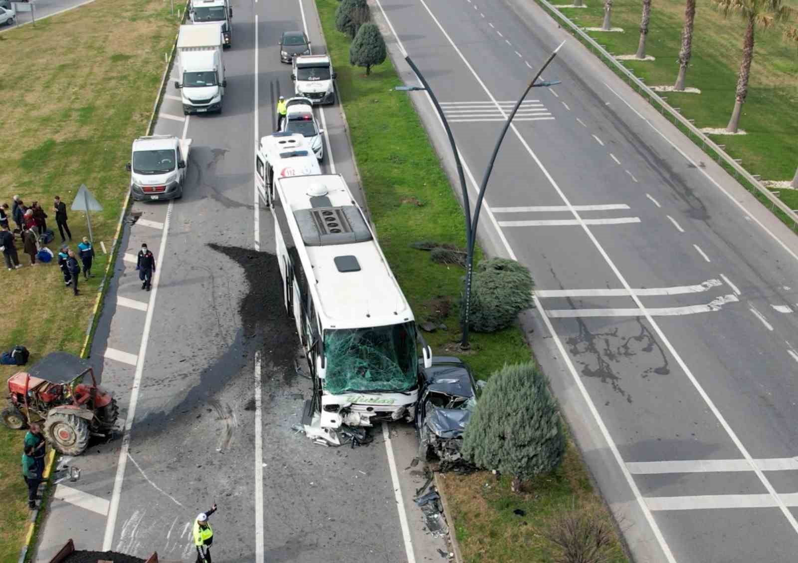 Manisa’da 3 araçlı zincirleme kaza: 5 yaralı
