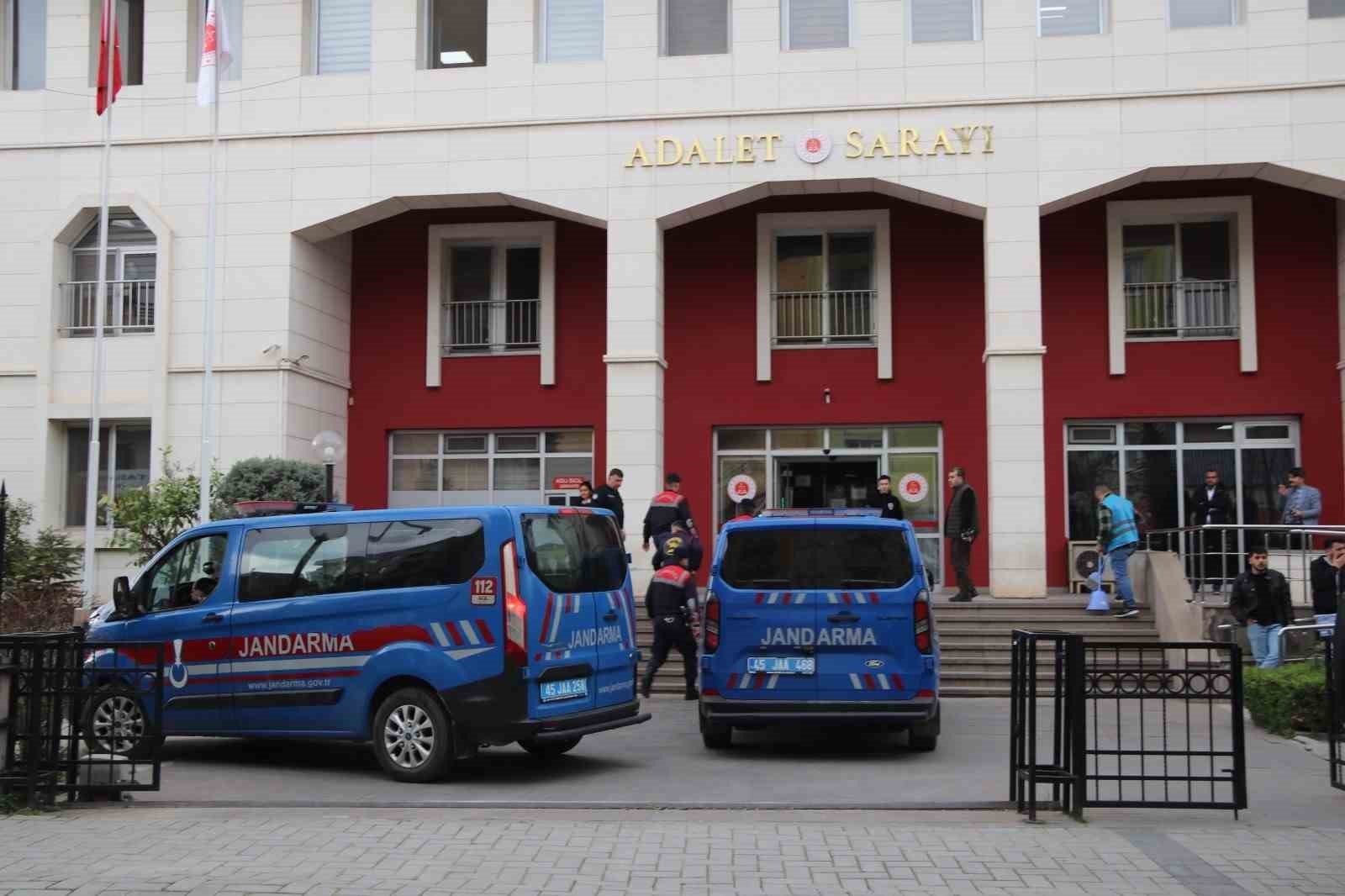 Manisa’da 4 aile ferdini öldüren şüpheli adliyeye sevk edildi
