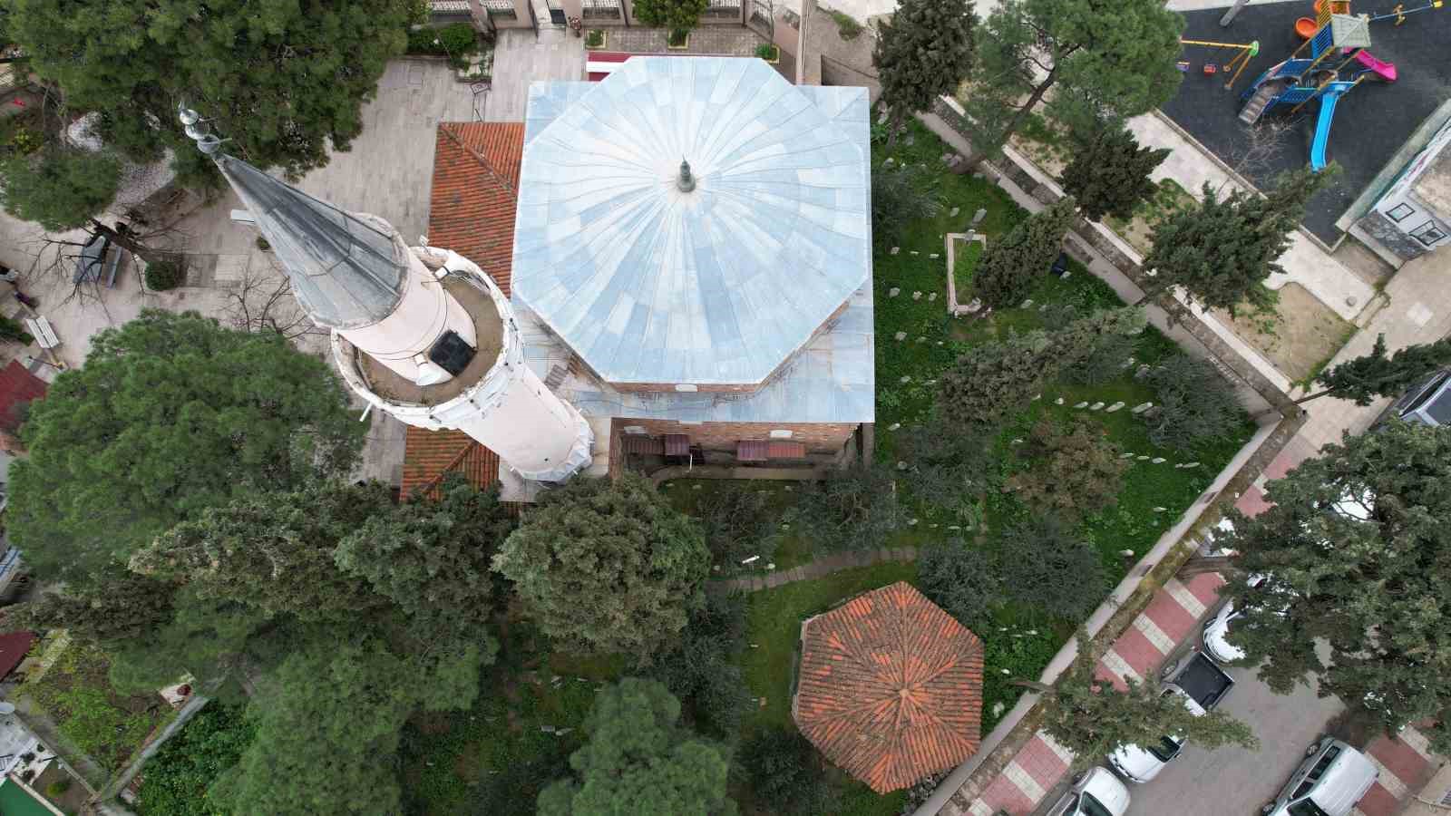 Manisa’da 500 yıllık hazireye saygısızlık
