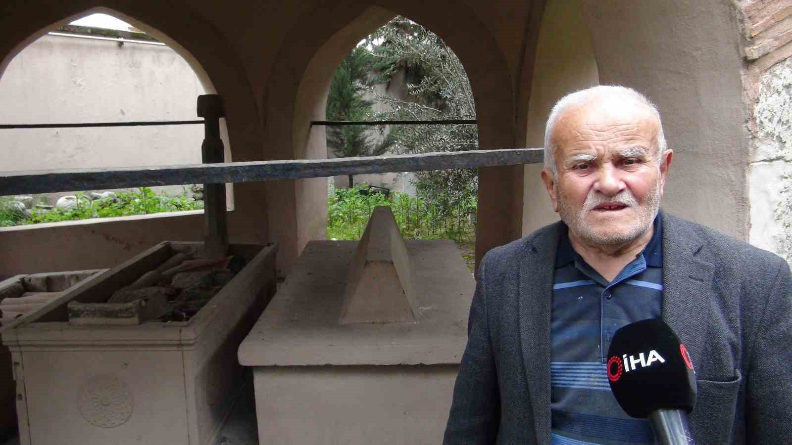 Manisa’da 500 yıllık hazireye saygısızlık
