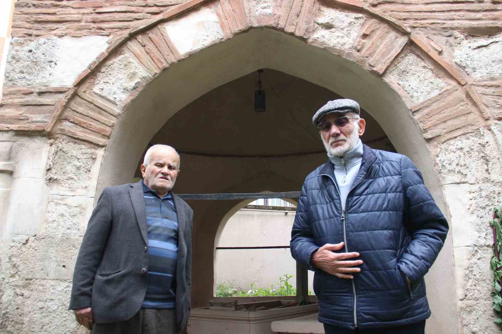 Manisa’da 500 yıllık hazireye saygısızlık
