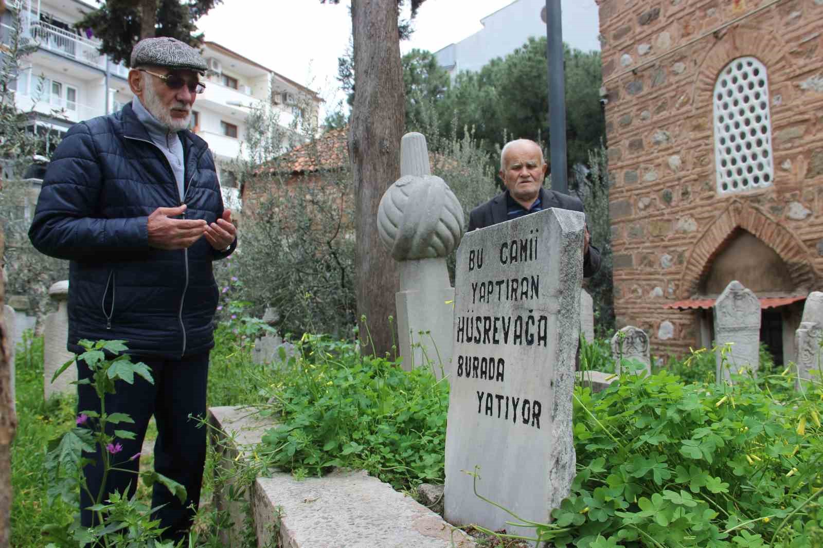 Manisa’da 500 yıllık hazireye saygısızlık
