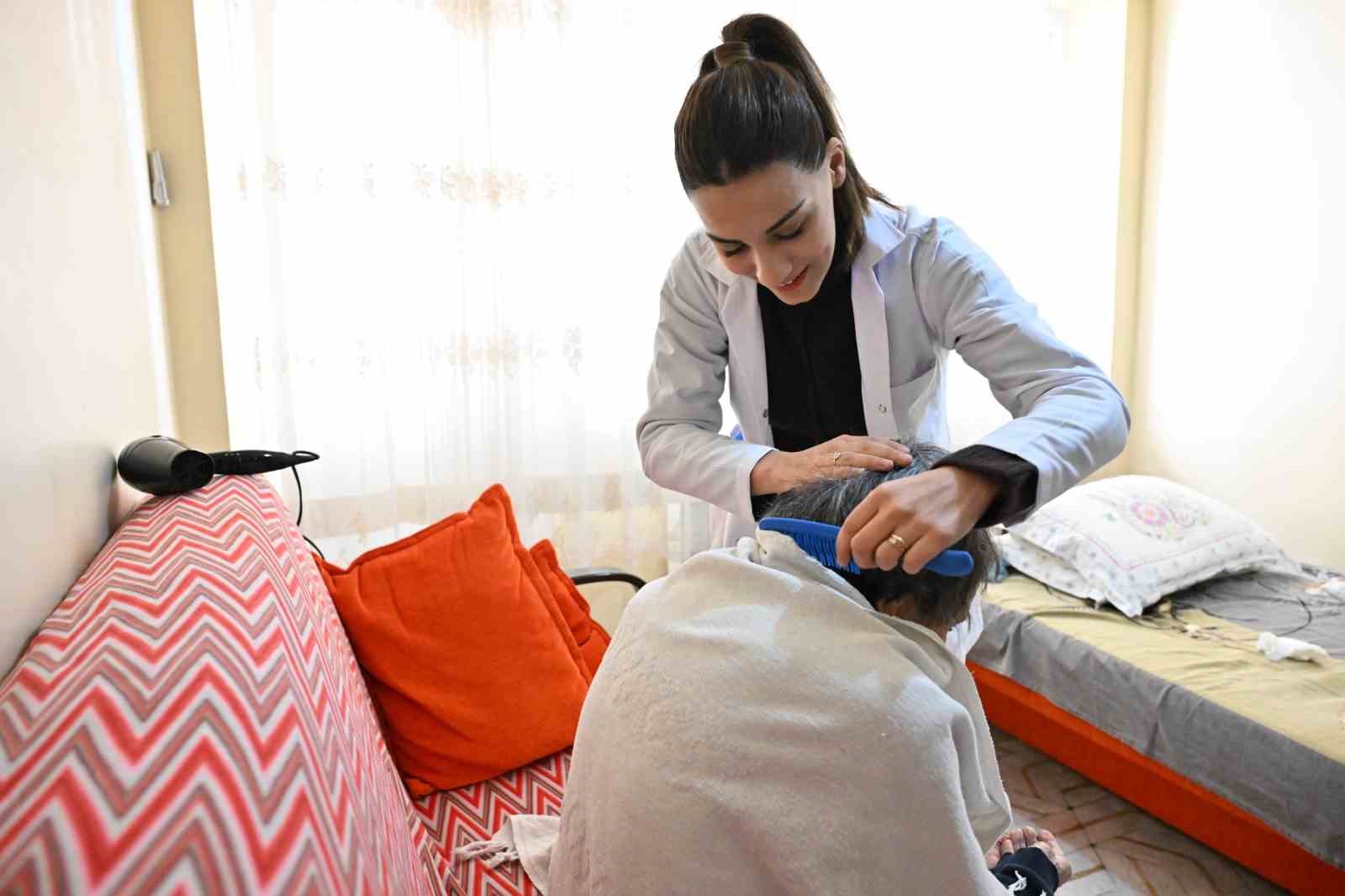 Manisa’da 65 yaş üstüne sağlıktan kişisel bakıma kapsamlı destek
Manisa’da 65 yaş üstüne sağlıktan kişisel bakıma kapsamlı destek