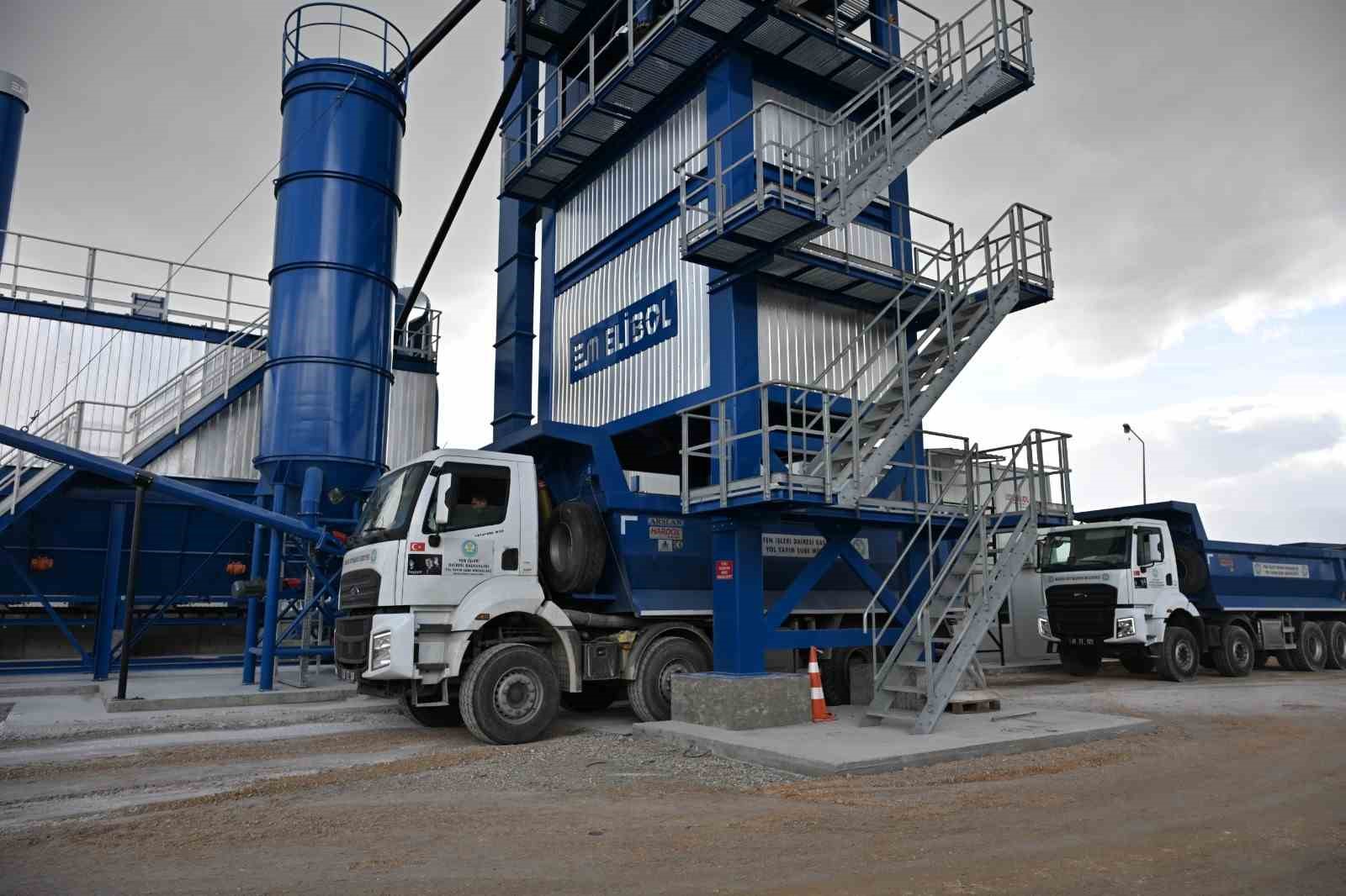 Manisa’da asfalt seferberliği: Hedef 120 bin ton
Manisa’da asfalt seferberliği: Hedef 120 bin ton