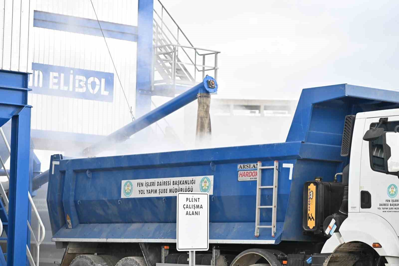 Manisa’da asfalt seferberliği: Hedef 120 bin ton
Manisa’da asfalt seferberliği: Hedef 120 bin ton