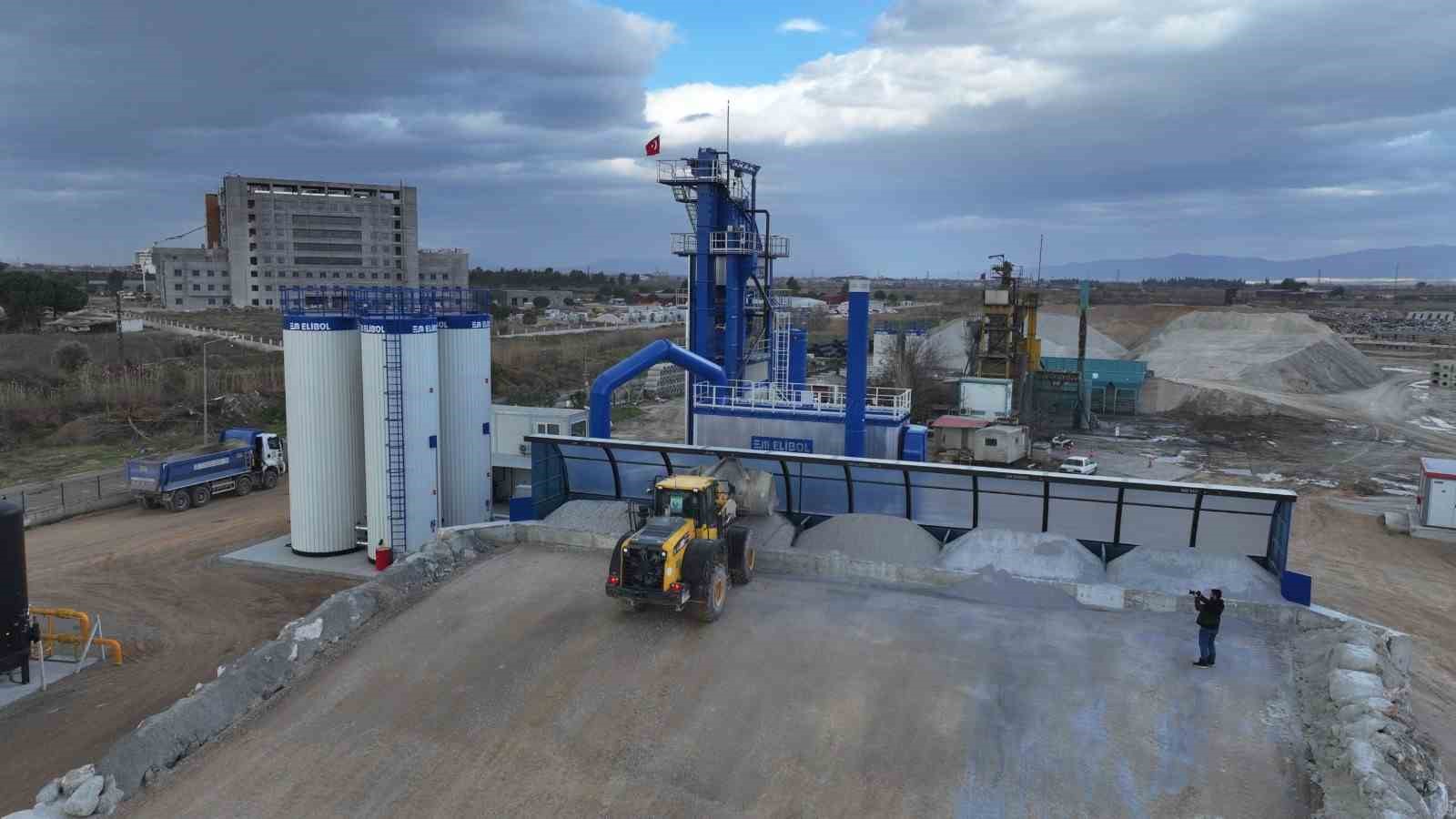 Manisa’da asfalt seferberliği: Hedef 120 bin ton
Manisa’da asfalt seferberliği: Hedef 120 bin ton