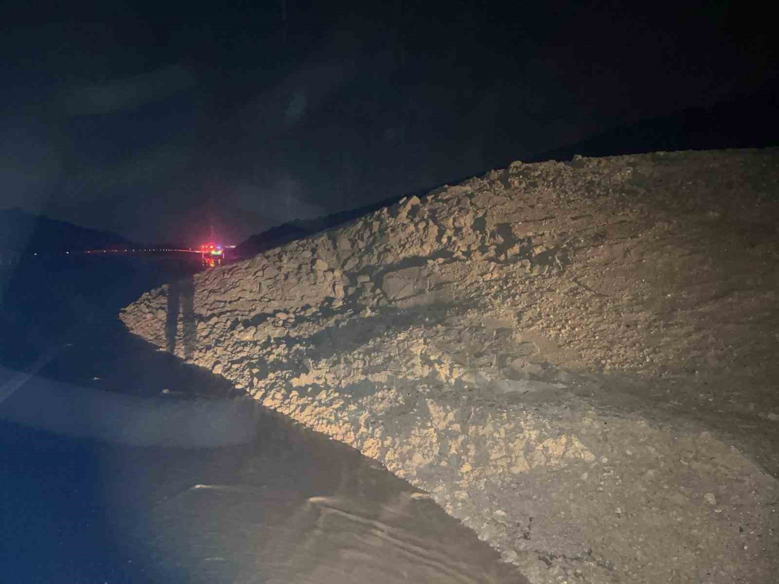 Manisa’da aşırı yağışlar sebebiyle vatandaşlara kritik uyarılar
Manisa’da aşırı yağışlar sebebiyle vatandaşlara kritik uyarılar