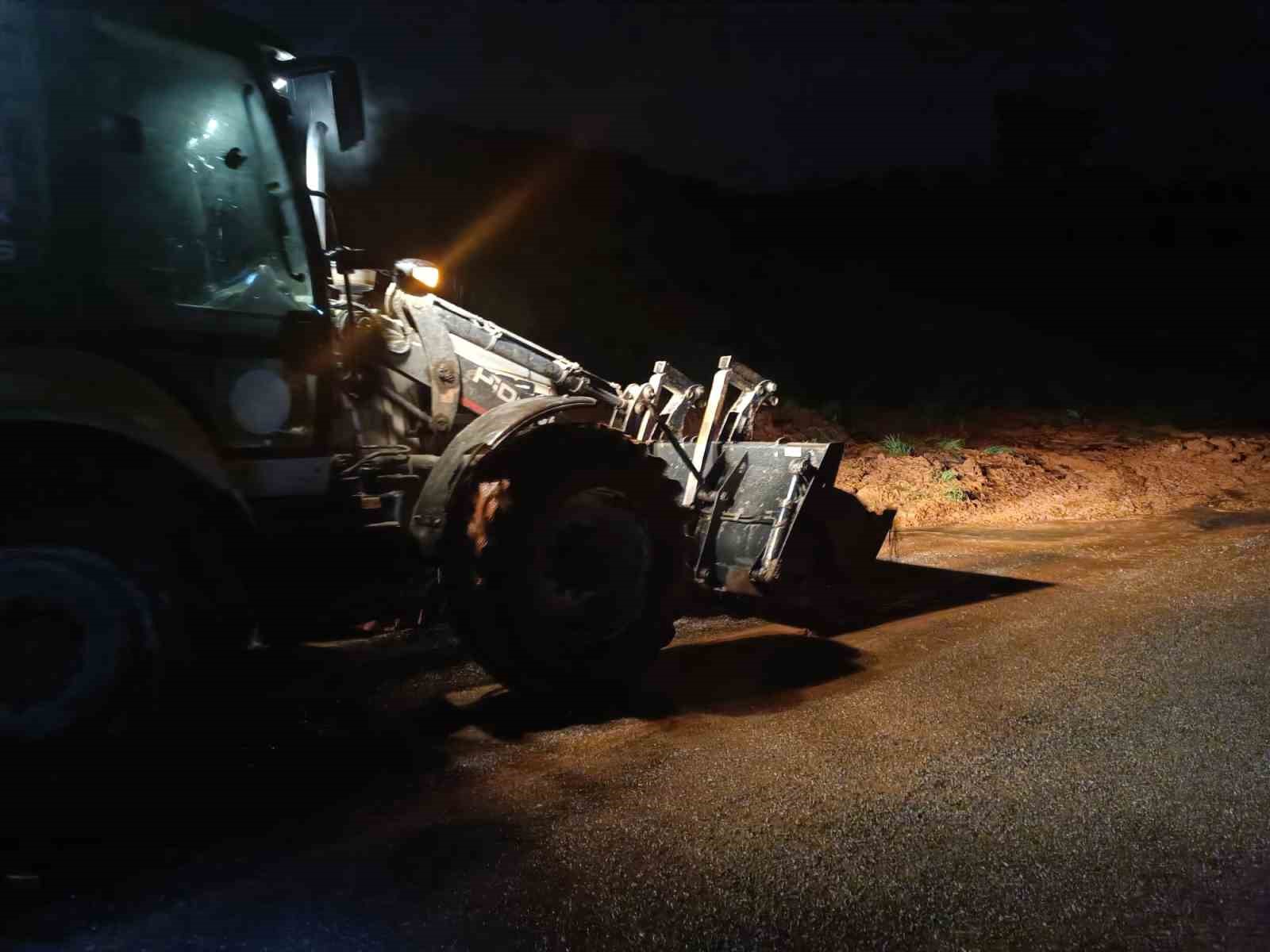 Manisa’da aşırı yağışlar sebebiyle vatandaşlara kritik uyarılar
Manisa’da aşırı yağışlar sebebiyle vatandaşlara kritik uyarılar