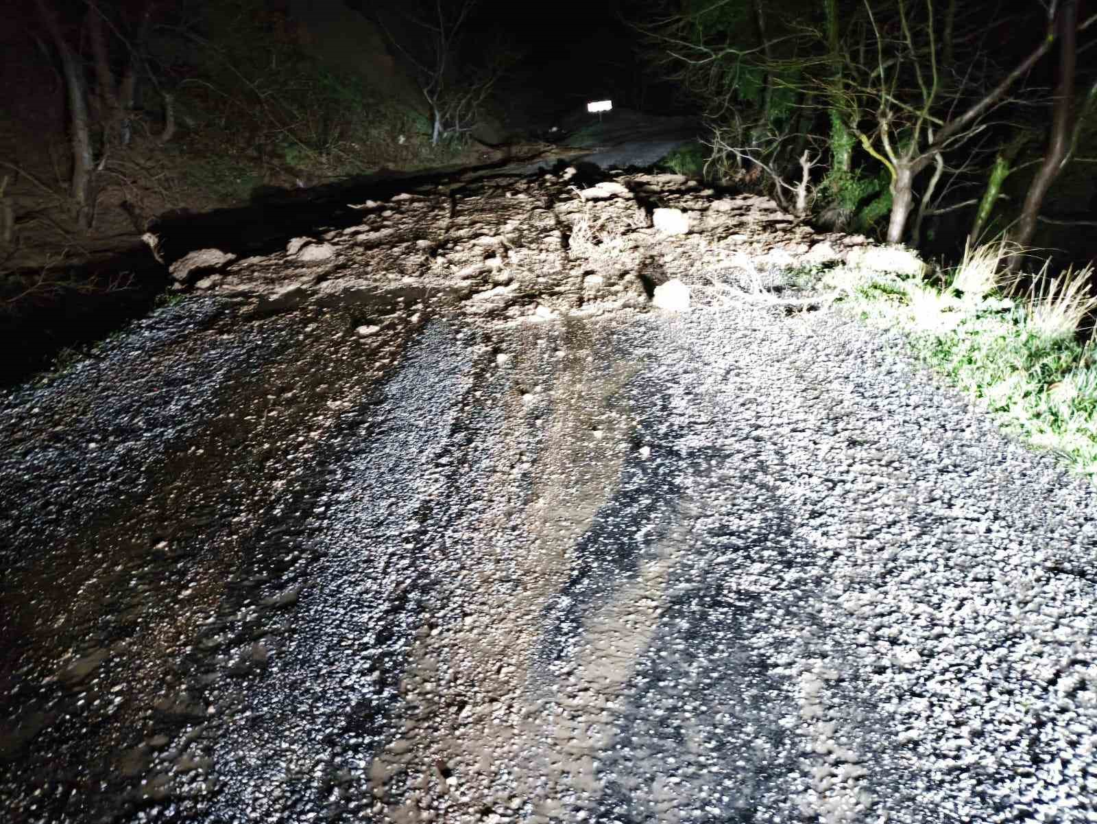 Manisa’da aşırı yağışlar sebebiyle vatandaşlara kritik uyarılar
Manisa’da aşırı yağışlar sebebiyle vatandaşlara kritik uyarılar