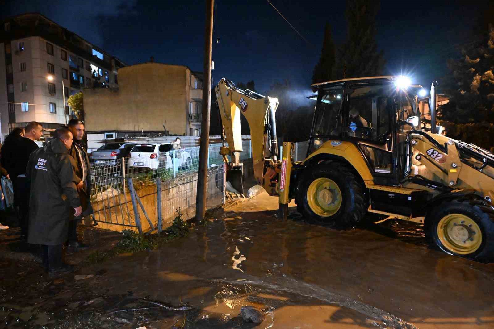 Manisa’da büyükşehir ve MASKİ’den sağanak yağışa etkin müdahale
