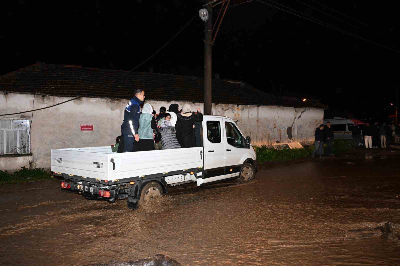 Manisa’da büyükşehir ve MASKİ’den sağanak yağışa etkin müdahale
