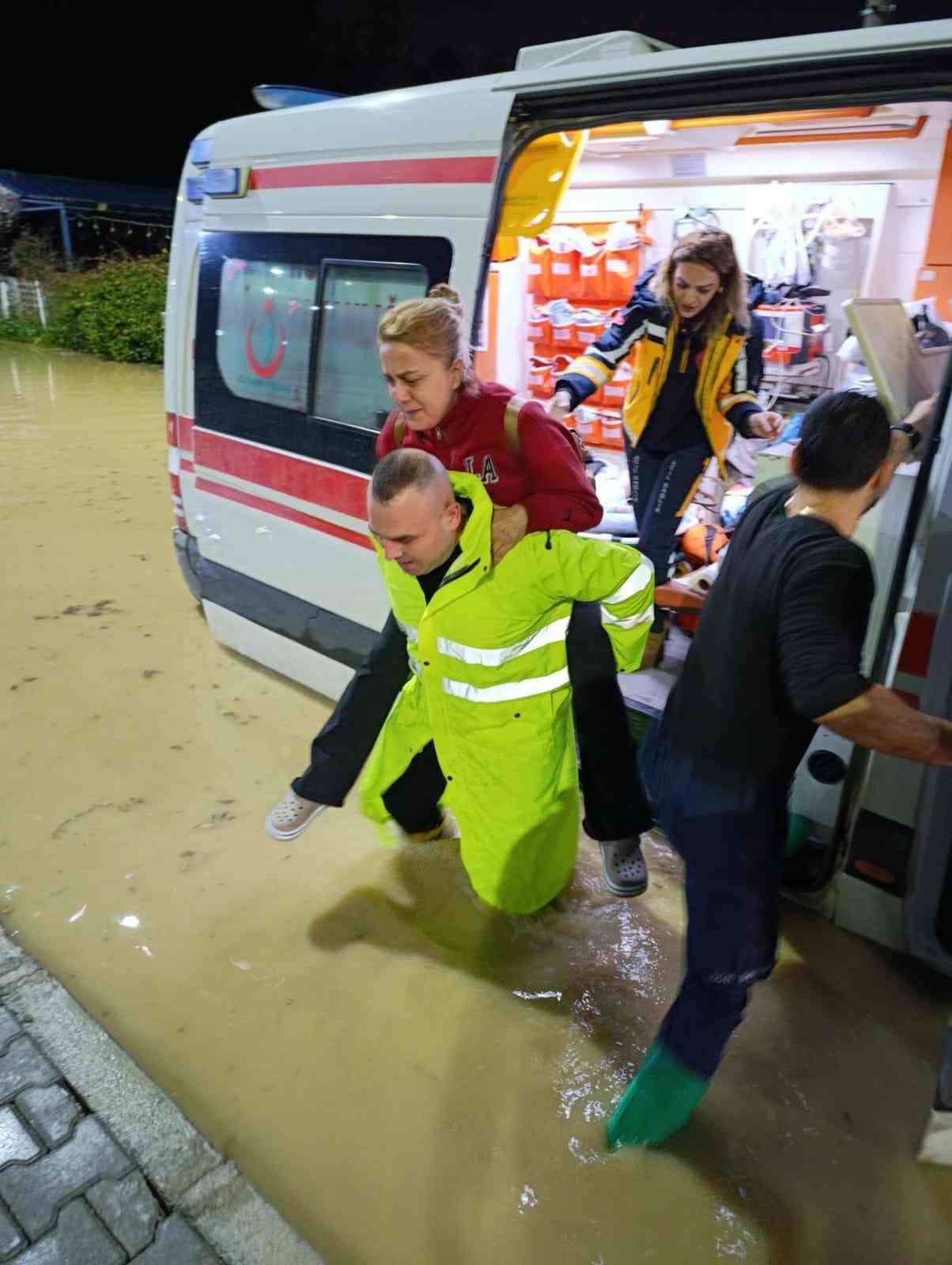 Manisa’da büyükşehir ve MASKİ’den sağanak yağışa etkin müdahale
