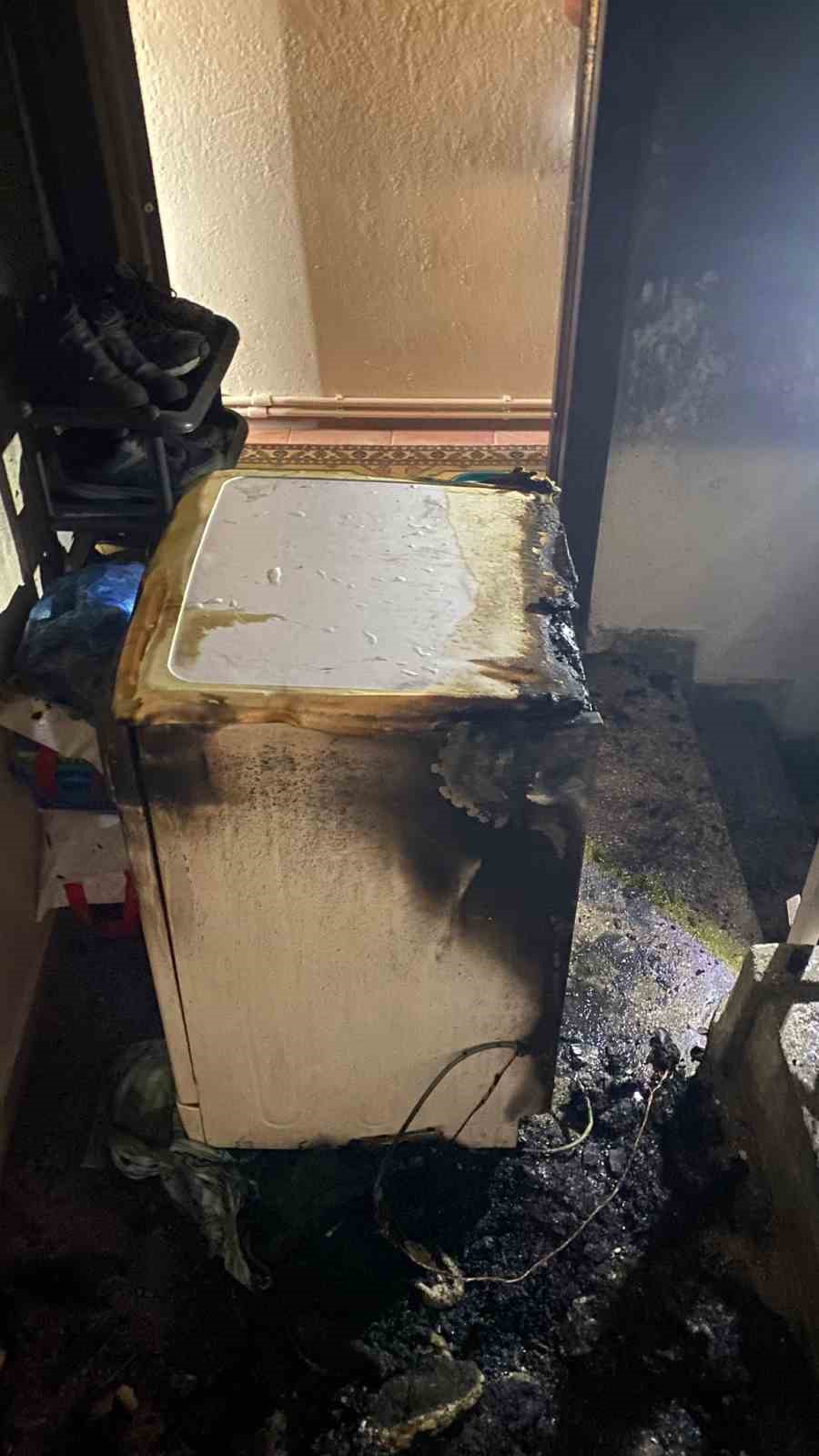 Manisa’da çamaşır makinesinden çıkan yangın paniğe neden oldu
