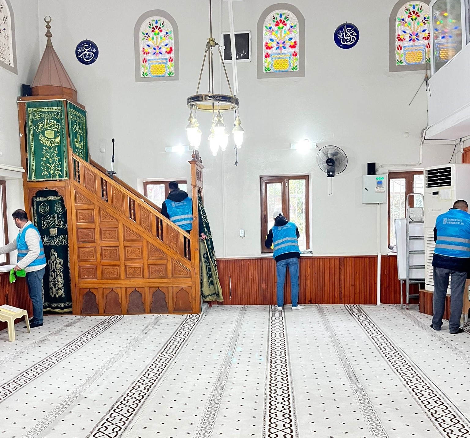 Manisa’da denetimli serbestlik yükümlülerinden camilere ’Ramazan’ bakımı
Manisa’da denetimli serbestlik yükümlülerinden camilere ’Ramazan’ bakımı