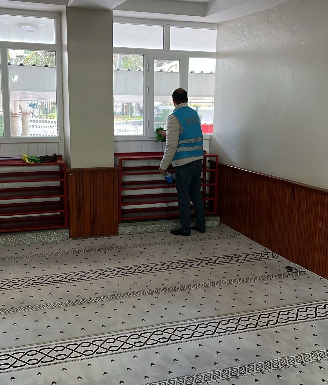 Manisa’da denetimli serbestlik yükümlülerinden camilere ’Ramazan’ bakımı
Manisa’da denetimli serbestlik yükümlülerinden camilere ’Ramazan’ bakımı