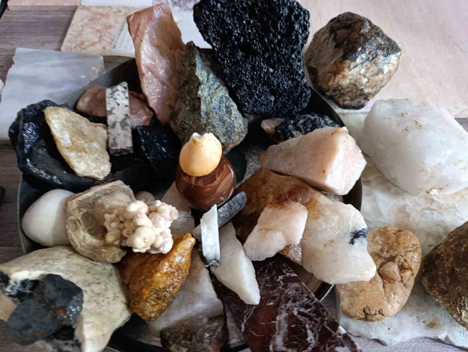 Manisa’da doğaltaş müzesi gibi ev
Manisa’da doğaltaş müzesi gibi ev