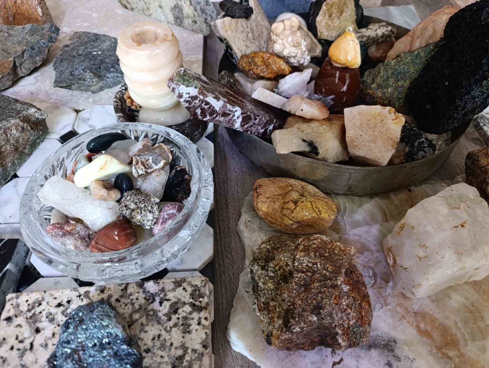 Manisa’da doğaltaş müzesi gibi ev
Manisa’da doğaltaş müzesi gibi ev