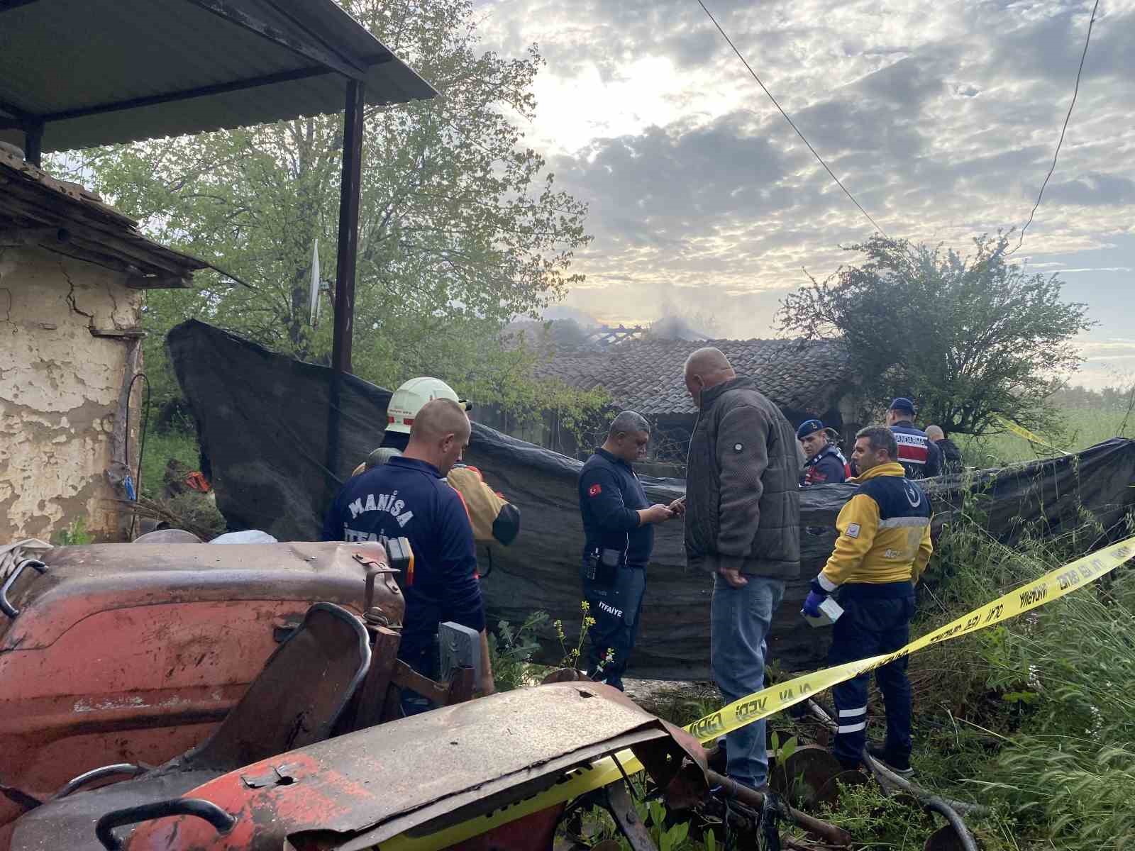 Manisa’da ev yangını: 1 kişi hayatını kaybetti

