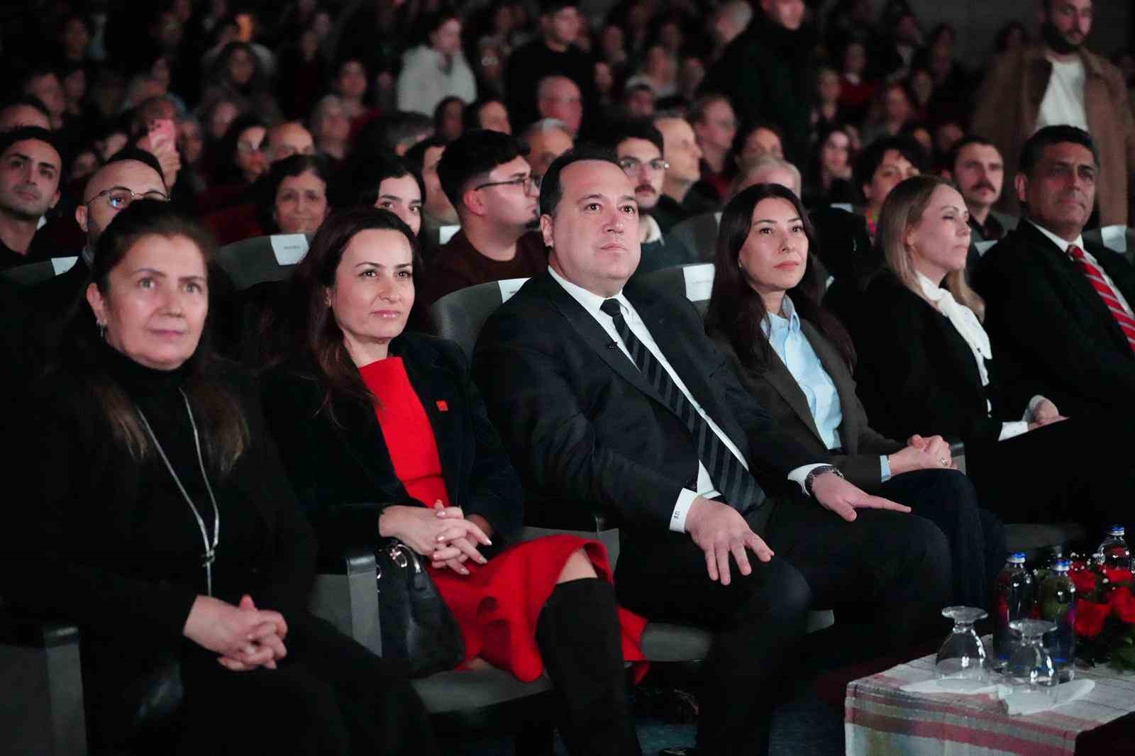 Manisa’da Gençlik Senfoni Orkestrası ilk konserinde büyüledi
