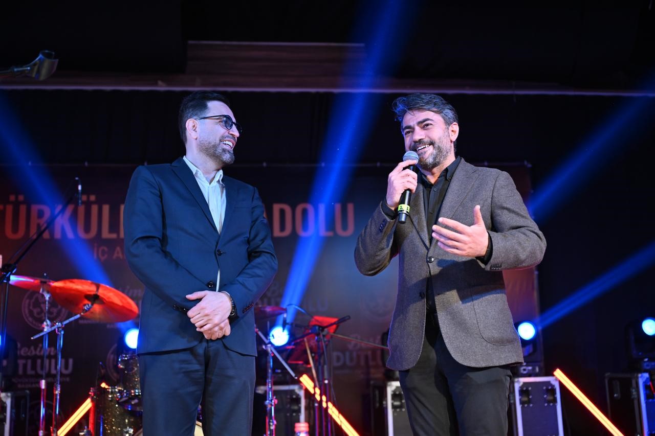 Manisa’da İsmail Altunsaray ile türkü dolu gece
