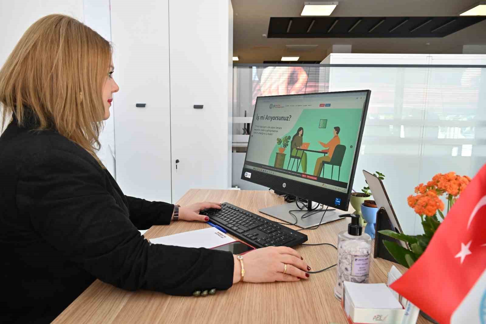 Manisa’da istihdamı güçlendirecek yeni portal hizmete girdi
Manisa’da istihdamı güçlendirecek yeni portal hizmete girdi