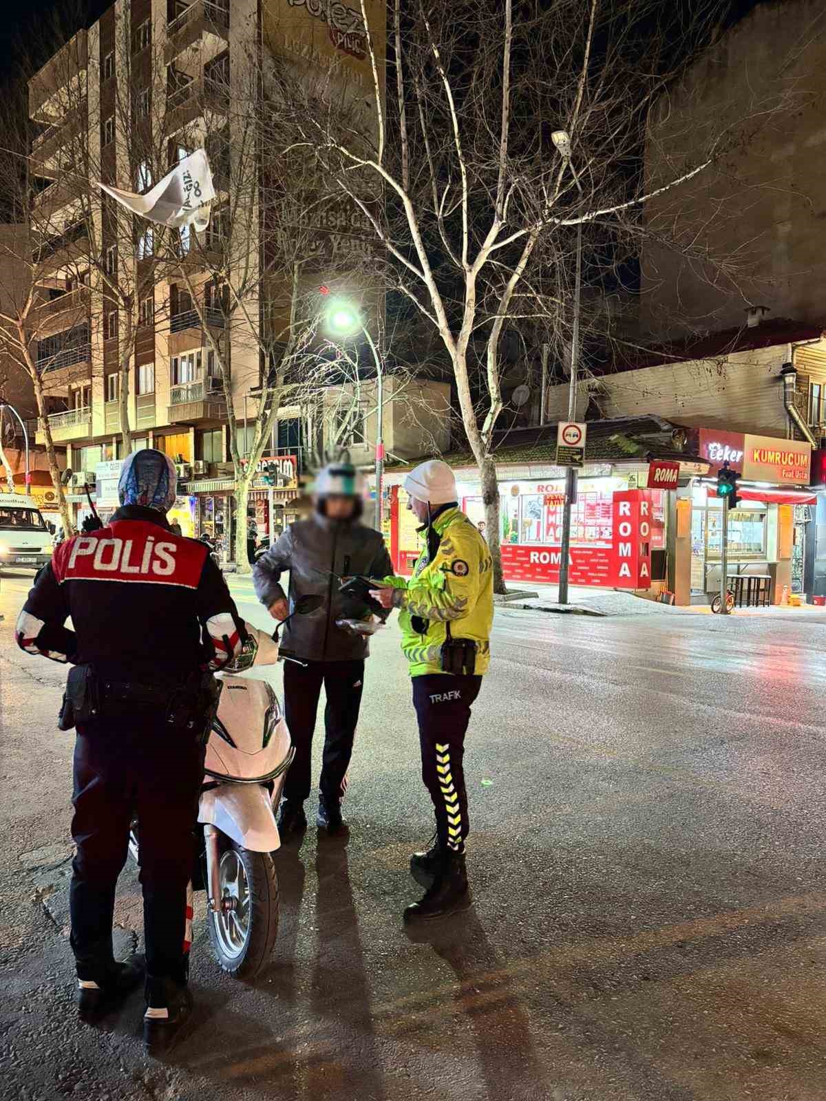 Manisa’da kasksız sürücülere geçit yok
