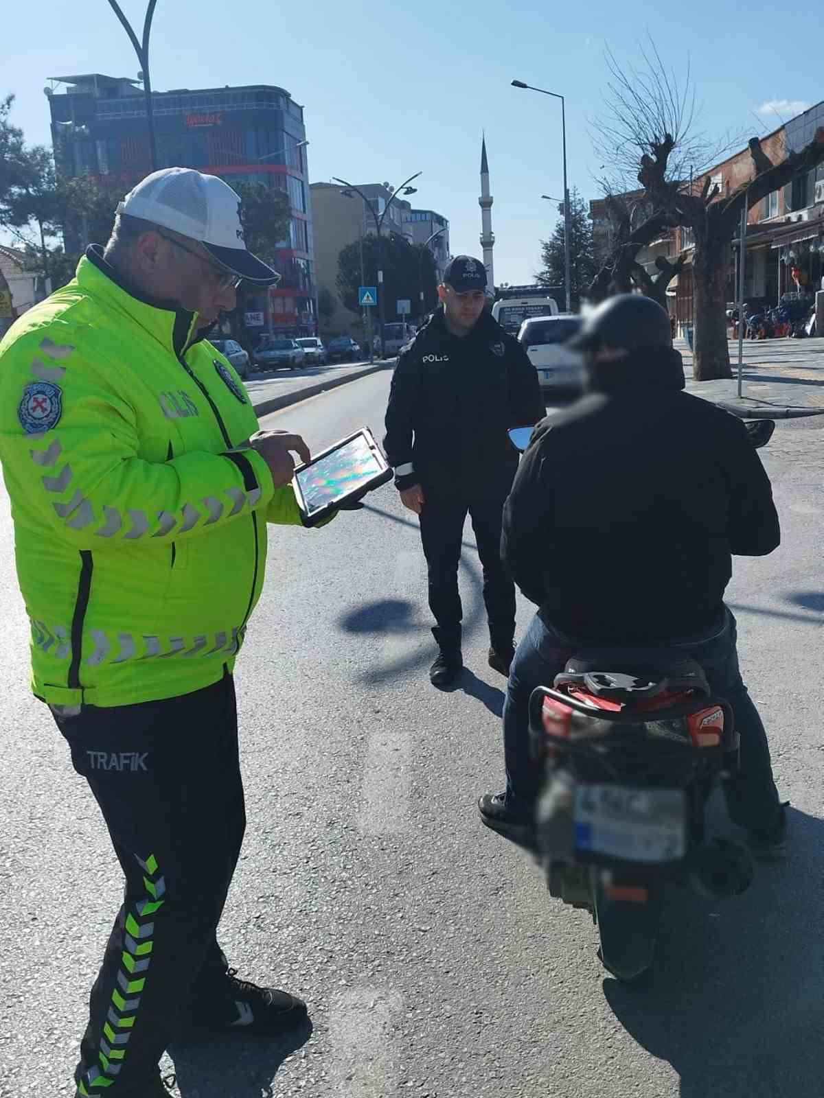 Manisa’da kasksız sürücülere geçit yok
