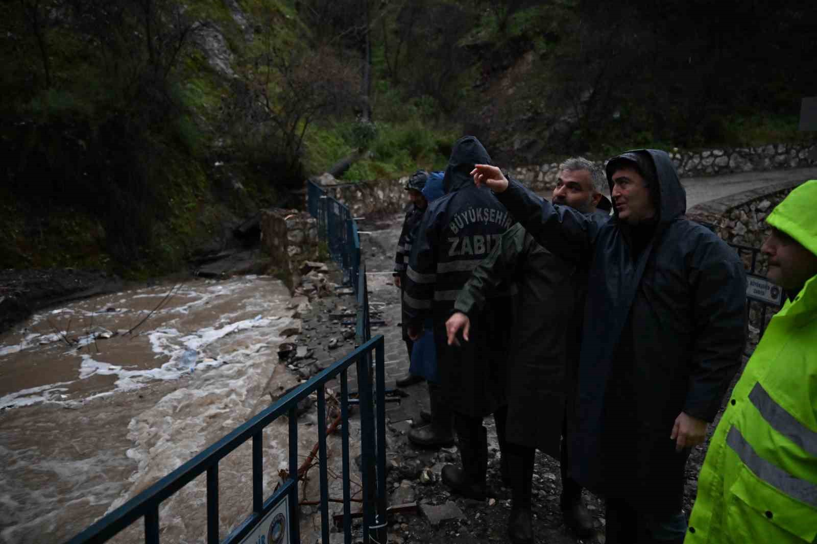 Manisa’da muhtemel taşkınlara karşı ekipler seferber oldu
Manisa’da muhtemel taşkınlara karşı ekipler seferber oldu