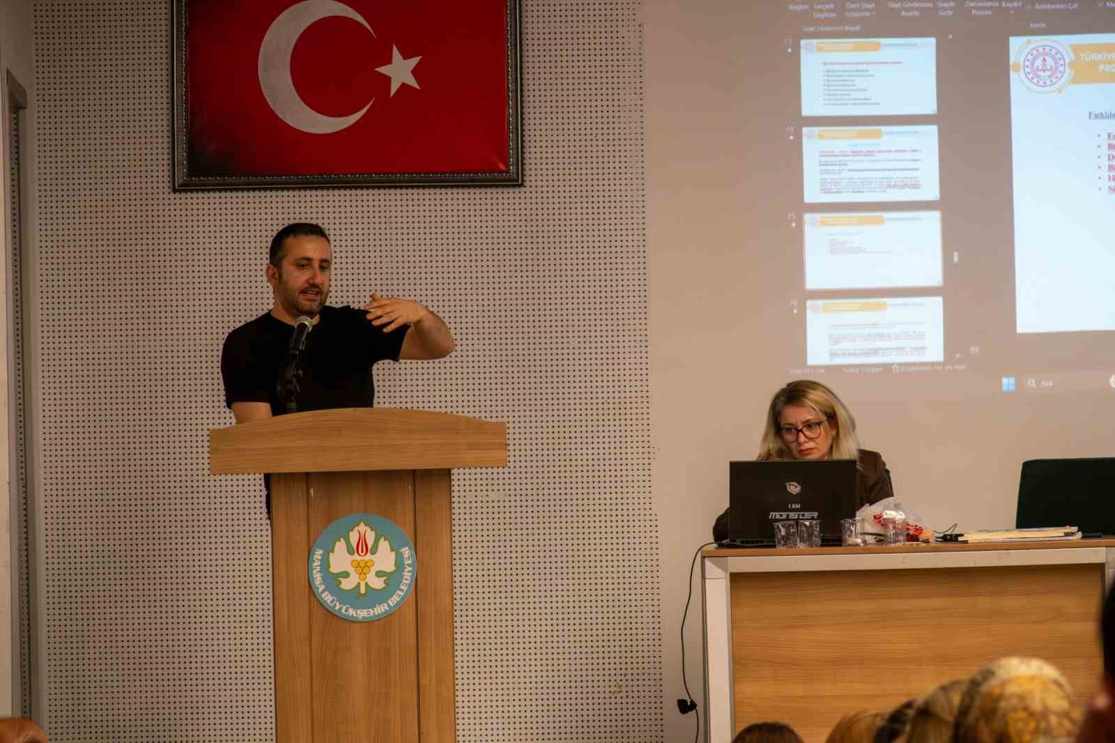 Manisa’da öğretmenlere "Maarif Modeli" tanıtıldı
