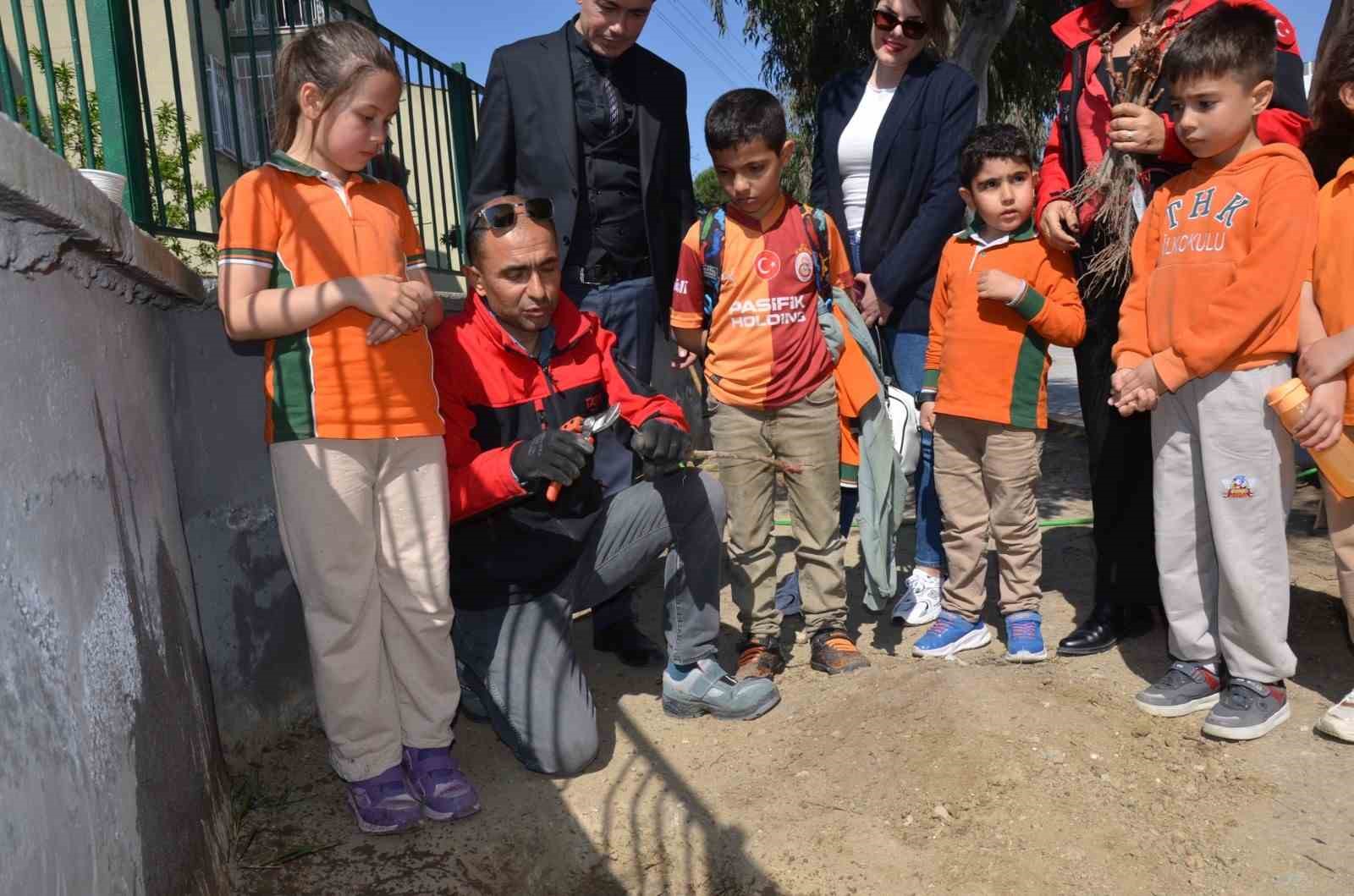 Manisa’da okul bahçeleri bağa dönüşüyor
