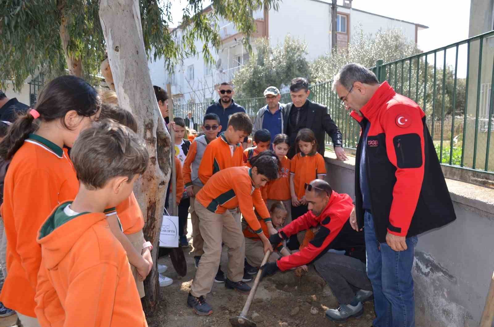 Manisa’da okul bahçeleri bağa dönüşüyor
