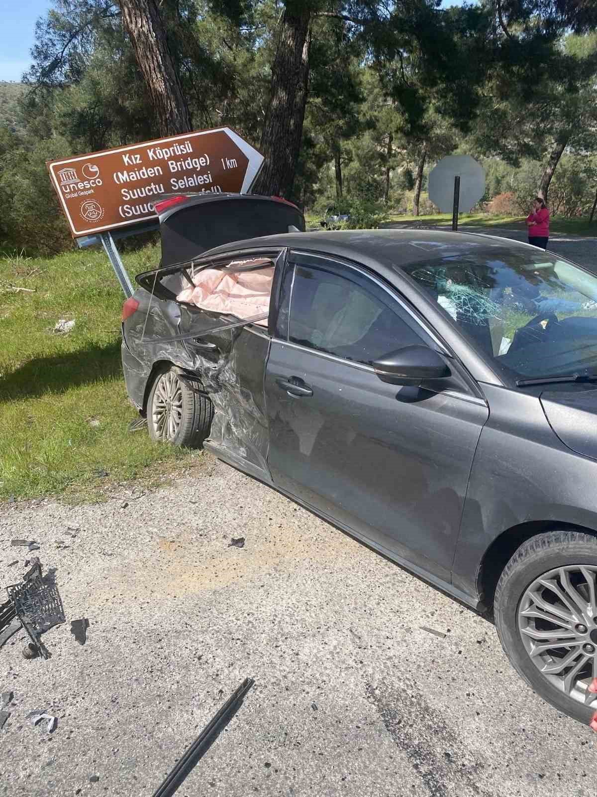 Manisa’da otomobiller çarpıştı: 4 kişi yaralandı
