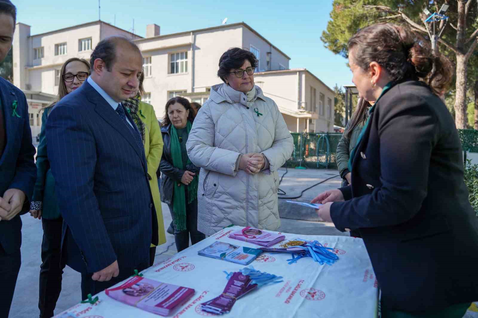Manisa’da rahim ağzı kanseri tarama aracı hizmete girdi
Manisa’da rahim ağzı kanseri tarama aracı hizmete girdi