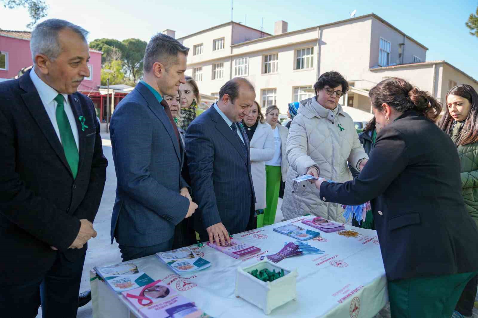 Manisa’da rahim ağzı kanseri tarama aracı hizmete girdi
Manisa’da rahim ağzı kanseri tarama aracı hizmete girdi