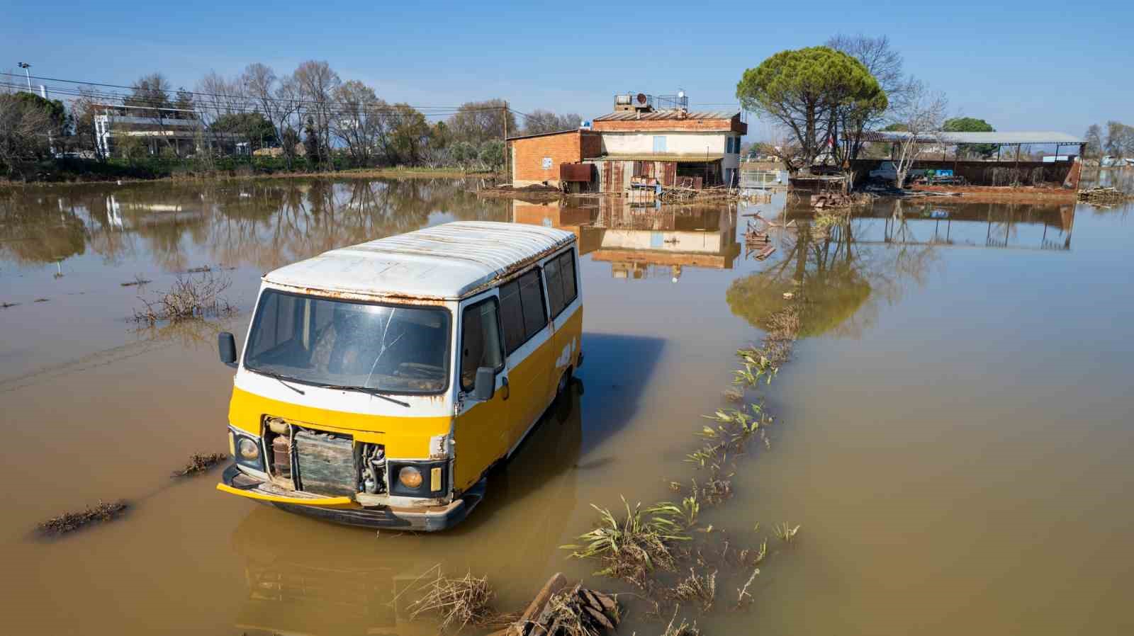 Manisa’da rekor yağışların bilançosu: 191 ihbar, 20 bin dekar su altında
