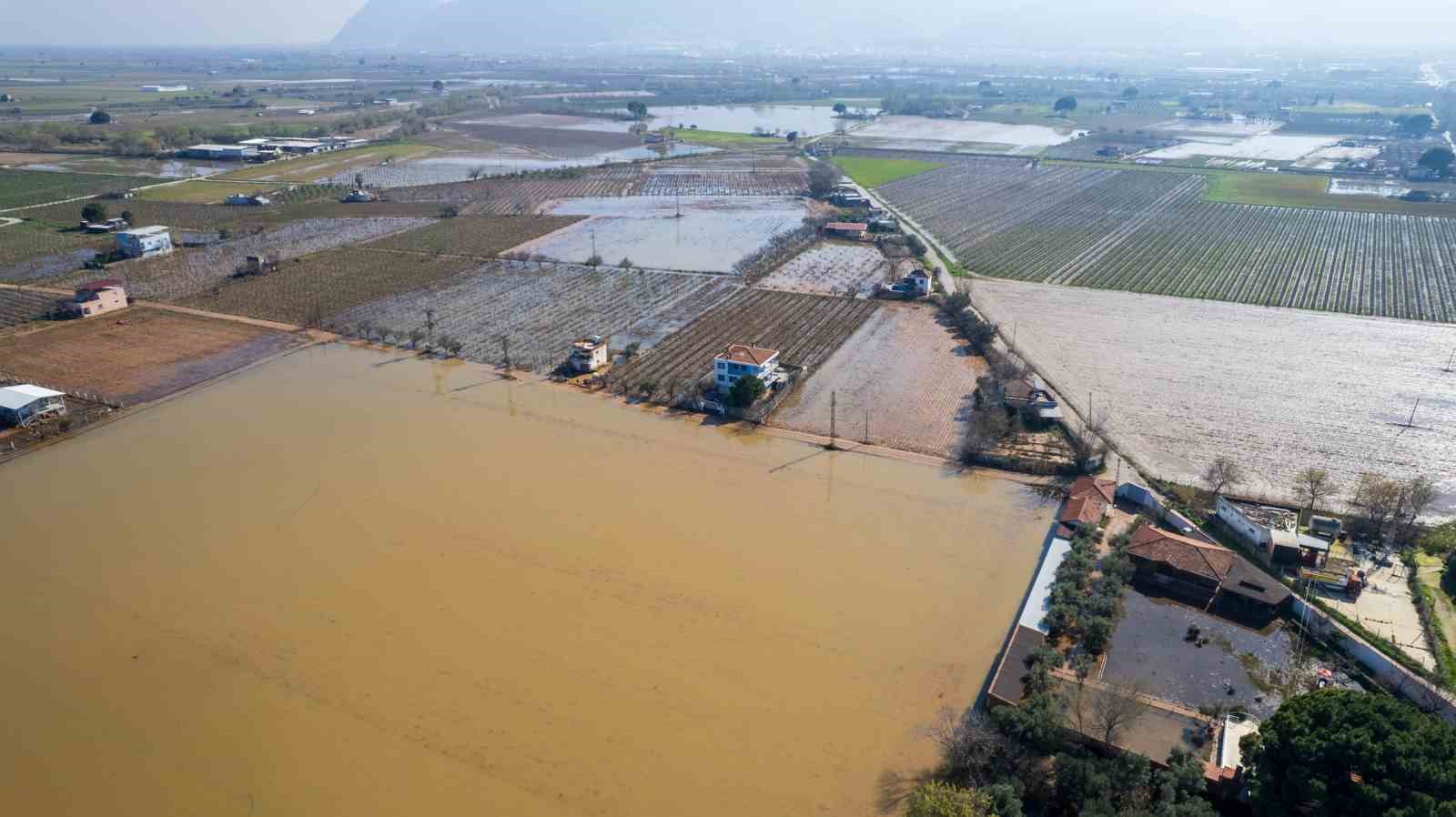 Manisa’da rekor yağışların bilançosu: 191 ihbar, 20 bin dekar su altında
