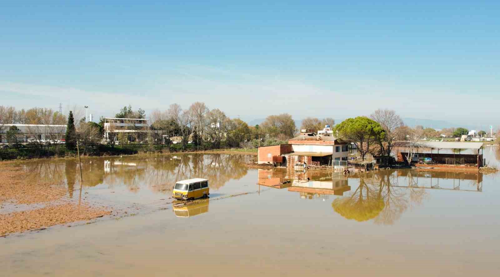 Manisa’da rekor yağışların bilançosu: 191 ihbar, 20 bin dekar su altında
