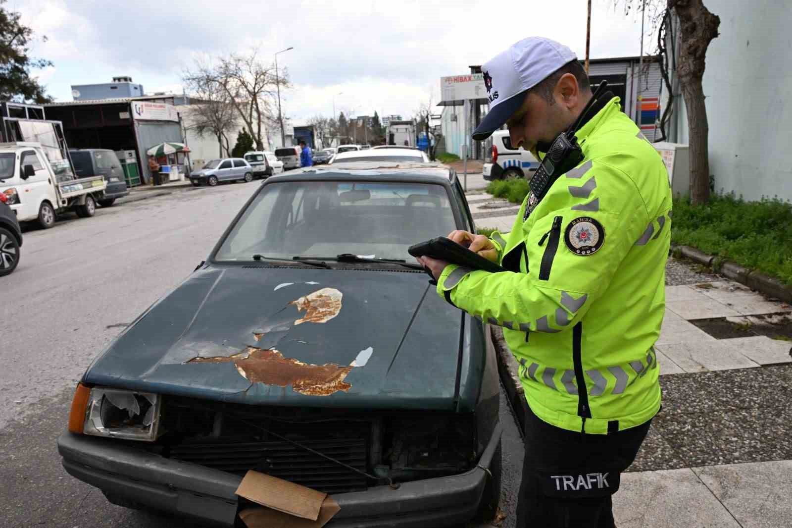 Manisa’da sahipsiz ve hurda araçlar kaldırılıyor
