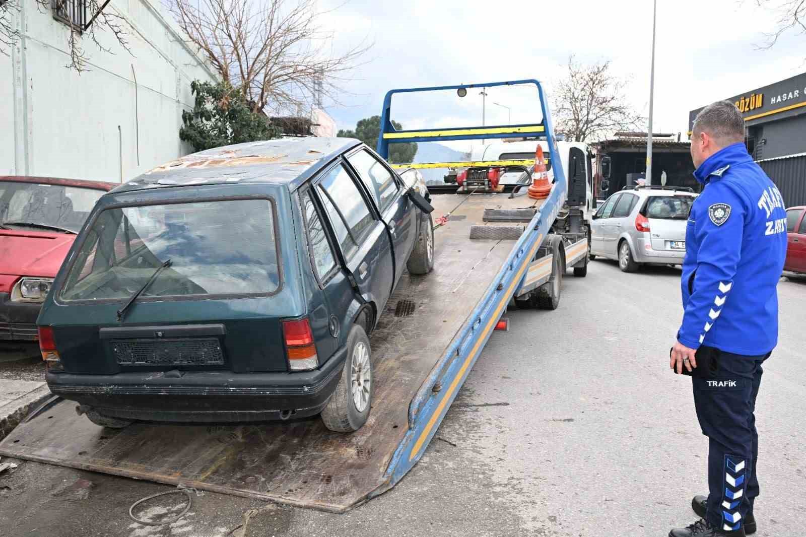 Manisa’da sahipsiz ve hurda araçlar kaldırılıyor

