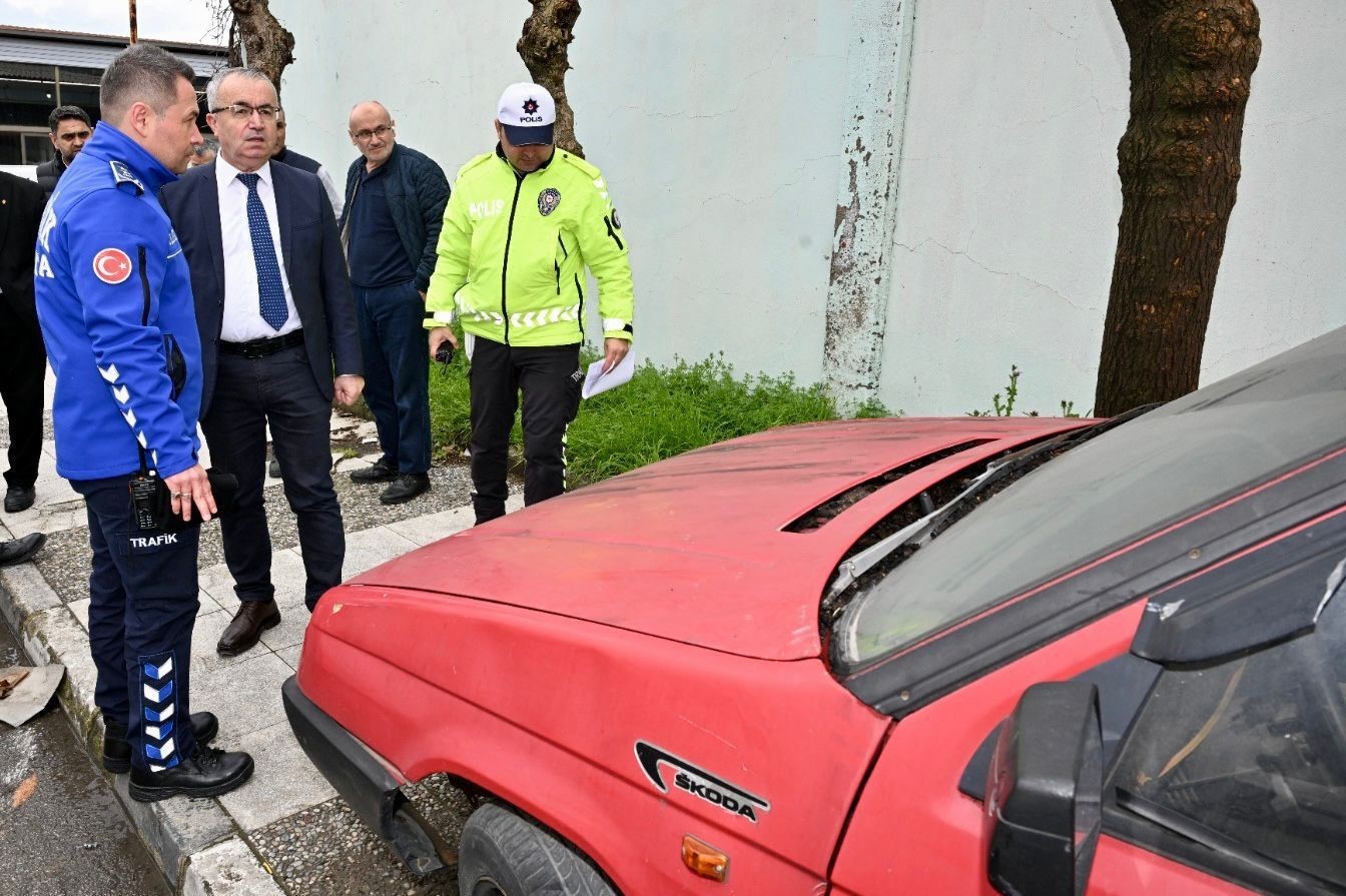 Manisa’da sahipsiz ve hurda araçlar kaldırılıyor
