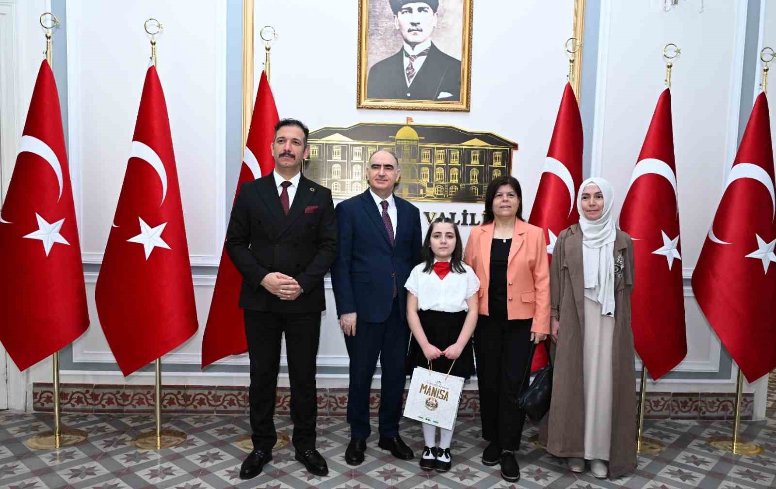 Manisa’da Valilik makamı minik Mehlika’ya emanet
