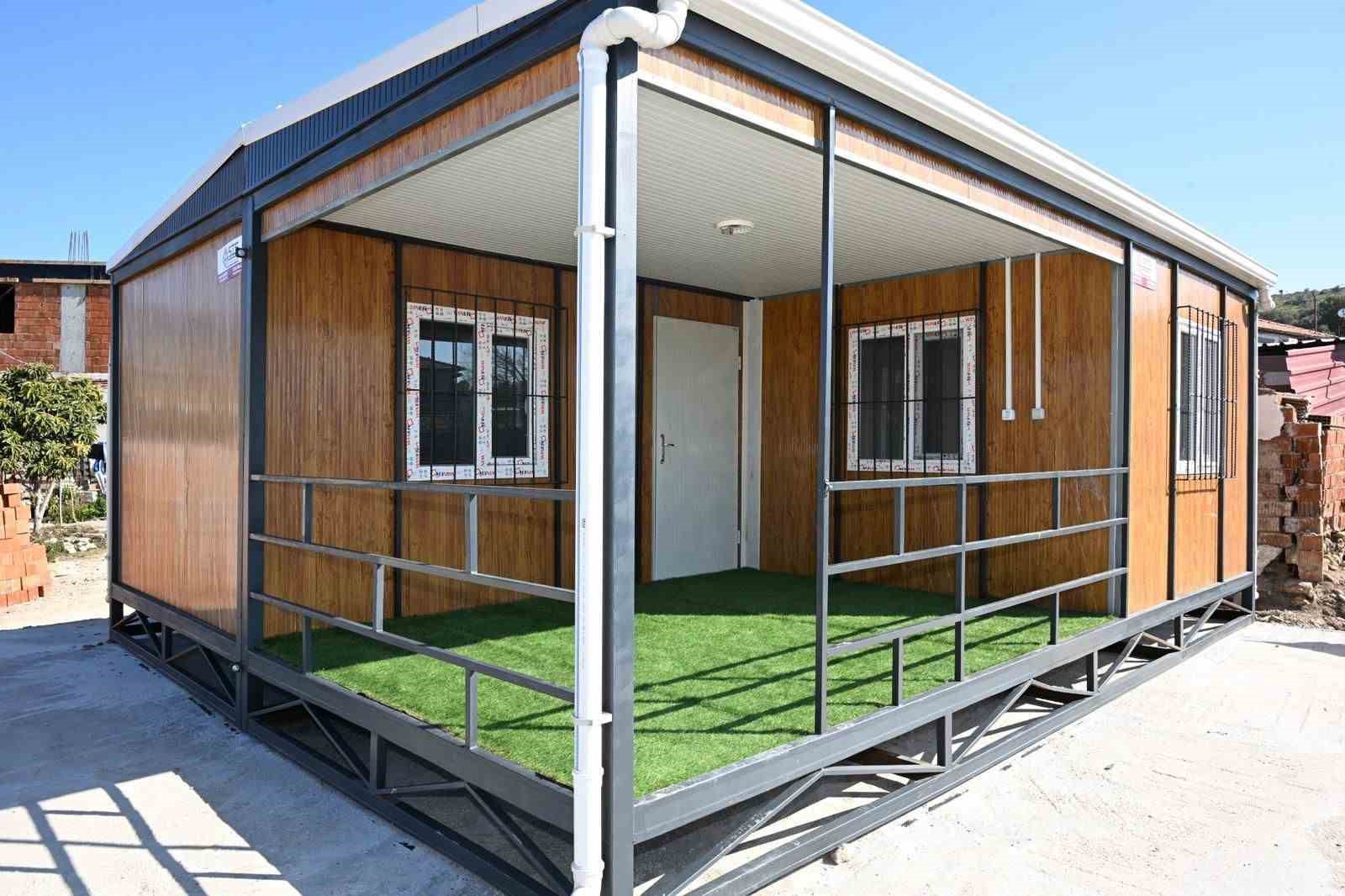 Manisa’da yağmurda evleri kullanılamaz hale gelen ailenin yeni yuvası büyükşehirden
