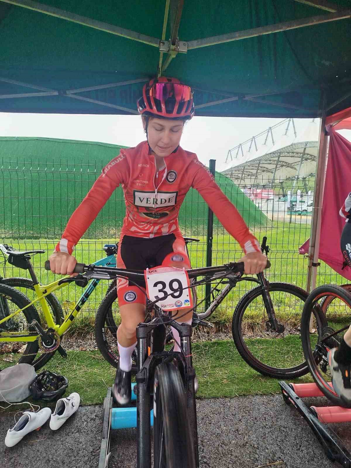 Manisalı bisiklet sporcusu Nazife Tunçel dünya yolcusu
