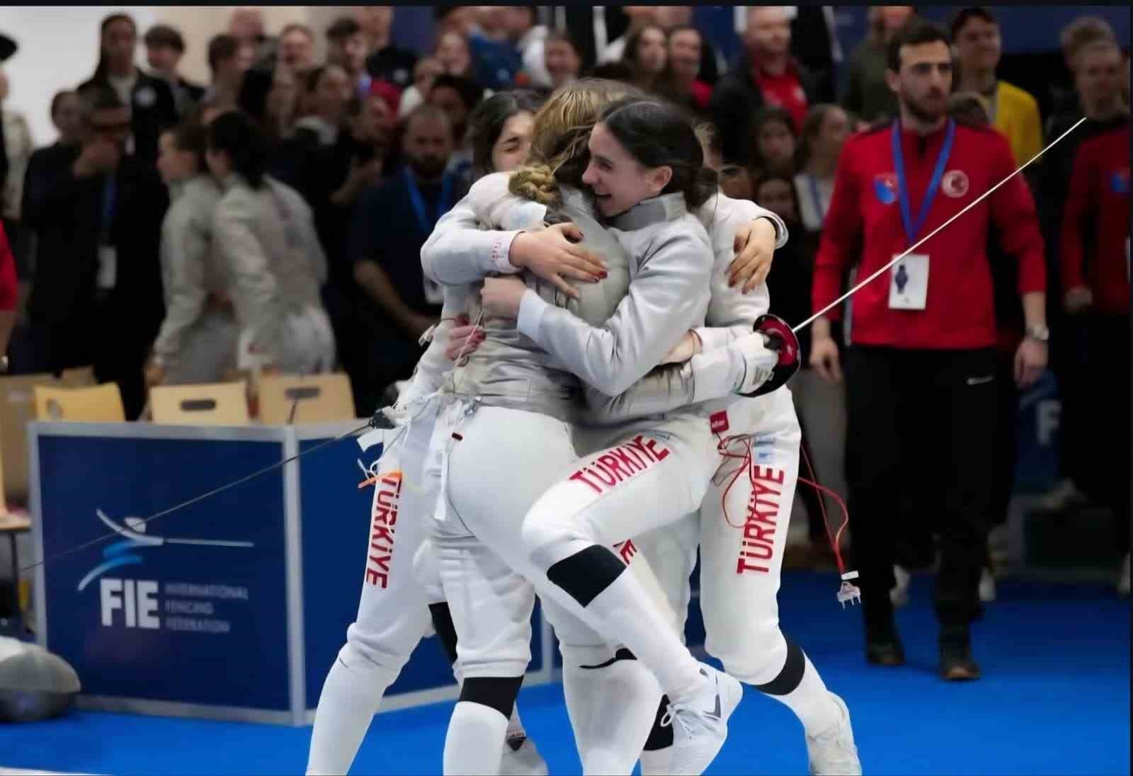 Manisalı eskrimci Berra Kürek Avrupa ikincisi oldu
