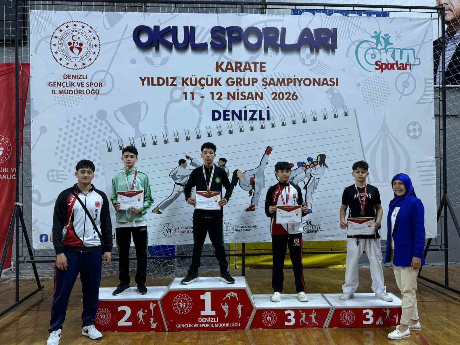 Manisalı karateciler Denizli’de fırtına gibi esti
