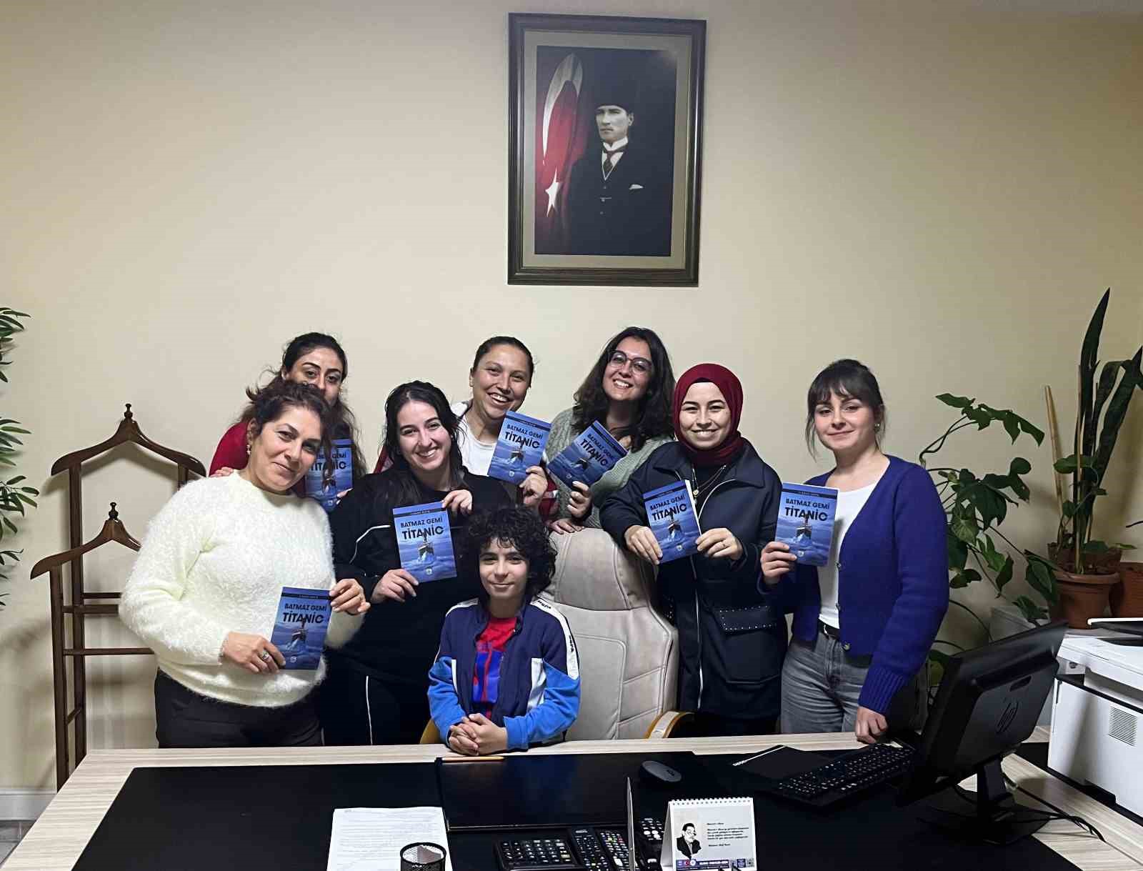 Manisalı öğrenci 9 yaşında ilk kitabını yazdı
