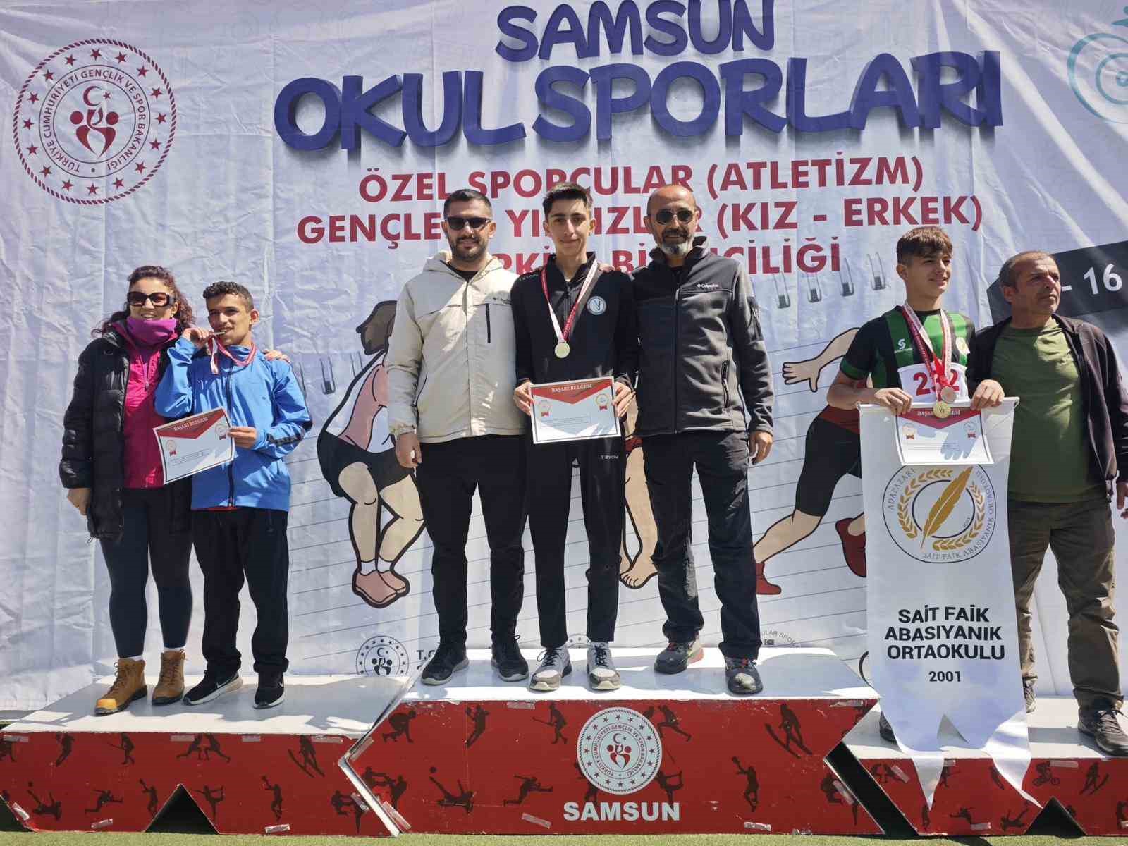 Manisalı özel sporculardan büyük başarı
