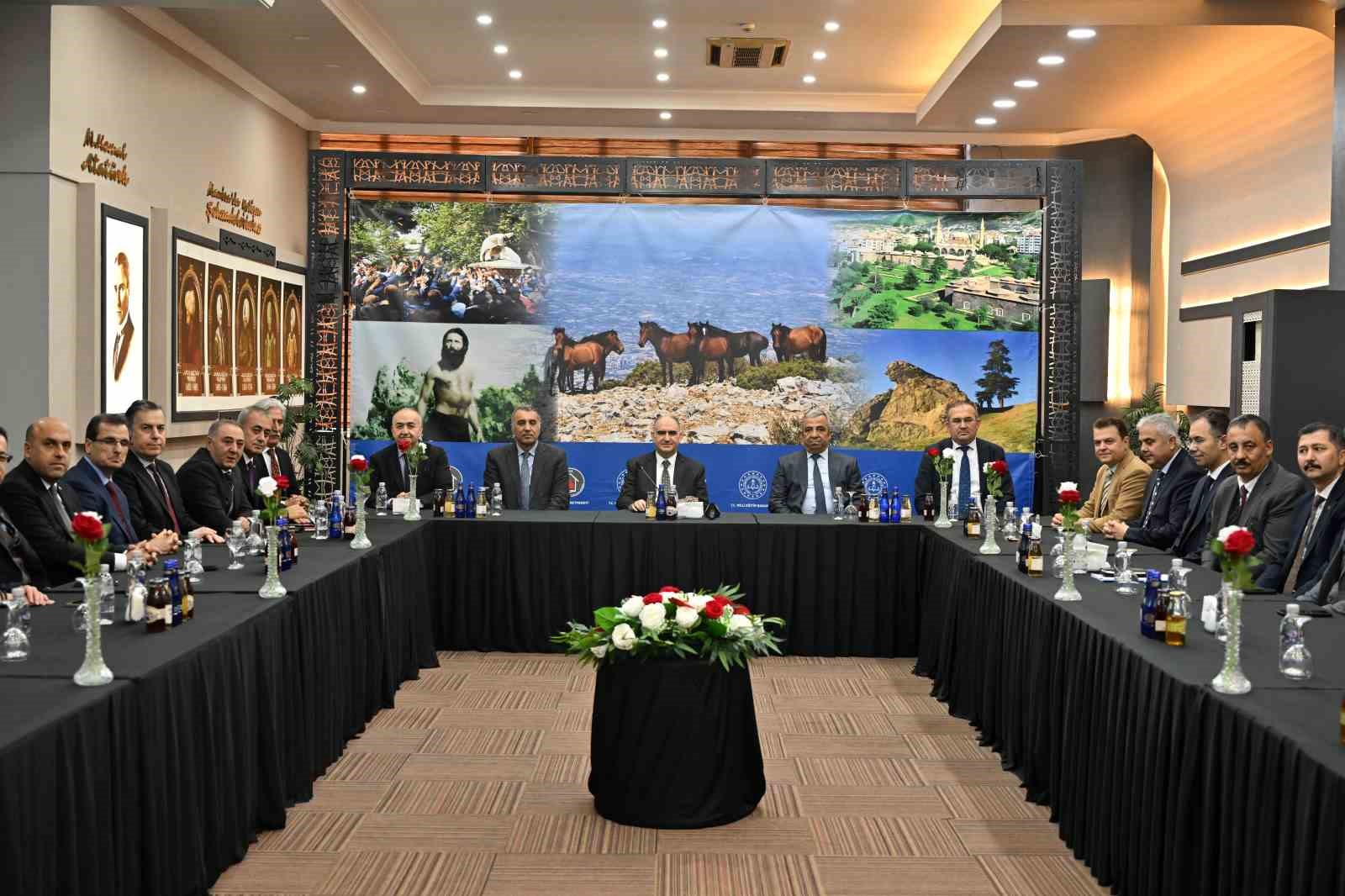 Manisa’nın 2026 hedefleri Vali Özkan başkanlığında değerlendirildi
